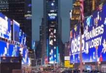Mewtwo Invades Times Square for Pokémon GO’s 10th Anniversary!
