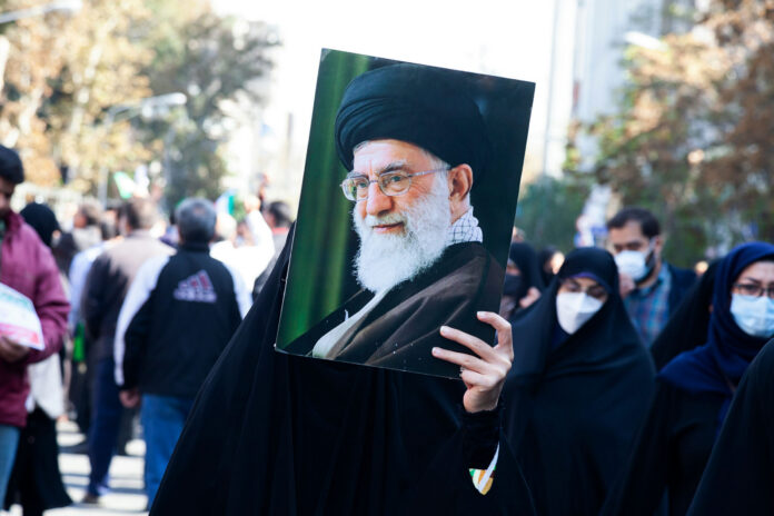 shutterstock2329974101 Person holding a large portrait in a crowd