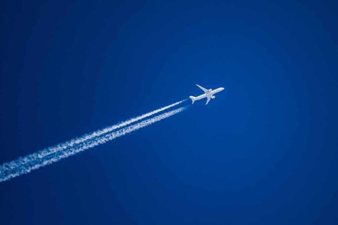 shutterstock_2187109333 Airplane leaving contrails in a clear blue sky