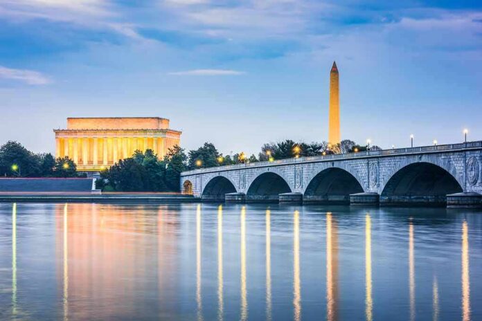 shutterstock_650858791 Arlington Memorial Bridge with Lincoln Memorial and Washington Monument at dusk