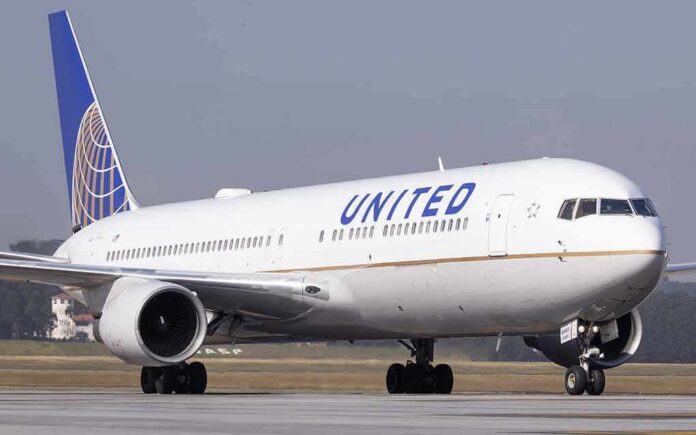 shutterstock_623296490 United Airlines jet taxiing on runway